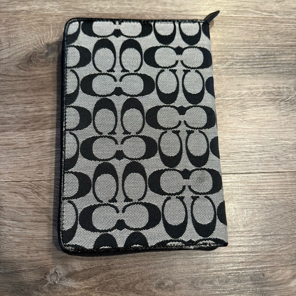 Coach Signature Black & White E-Reader Case - Picture 2 of 6